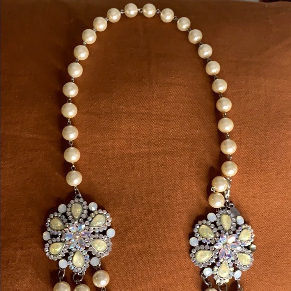 CARA NY Pearl Crystal upcycled 3 tier necklace Costume jewelry - Picture 8 of 10